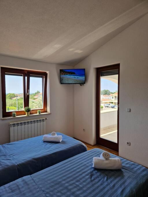 Villa Castanea - Kuca Za Odmor S Bazenom Kukci Luaran gambar