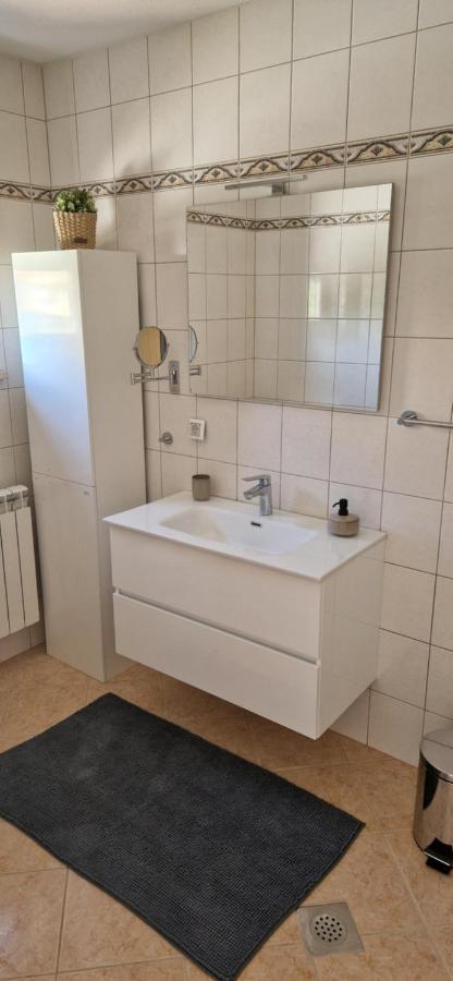 Villa Castanea - Kuca Za Odmor S Bazenom Kukci Luaran gambar